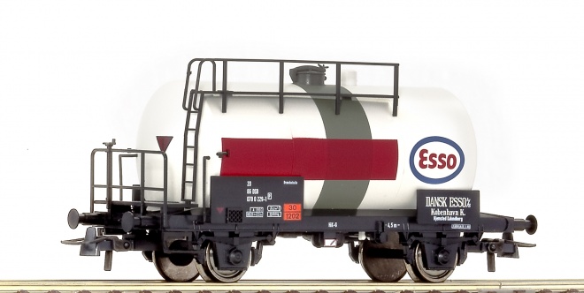 Tank car ESSO<br /><a href='images/pictures/Roco/66832.jpg' target='_blank'>Full size image</a>